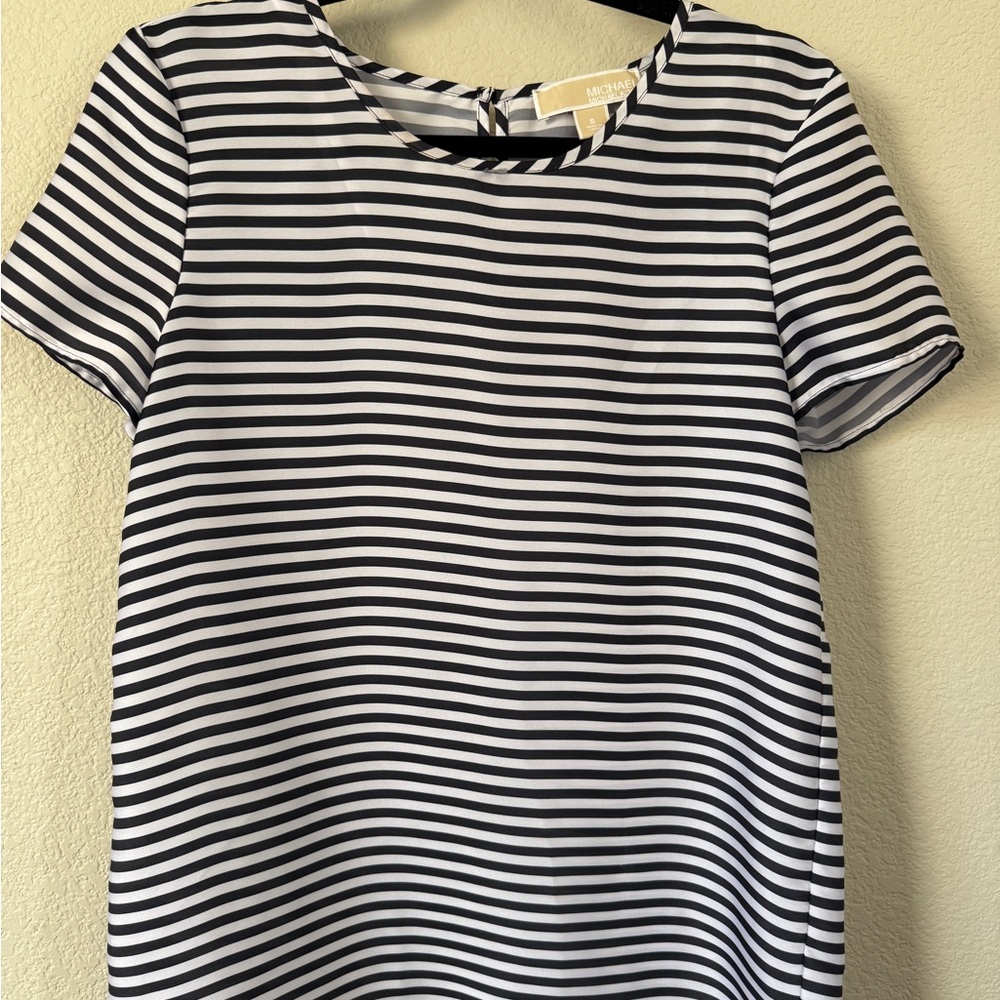 Michael Kors Black and White Short Sleeve T-Shirt. Lightweight for summer!